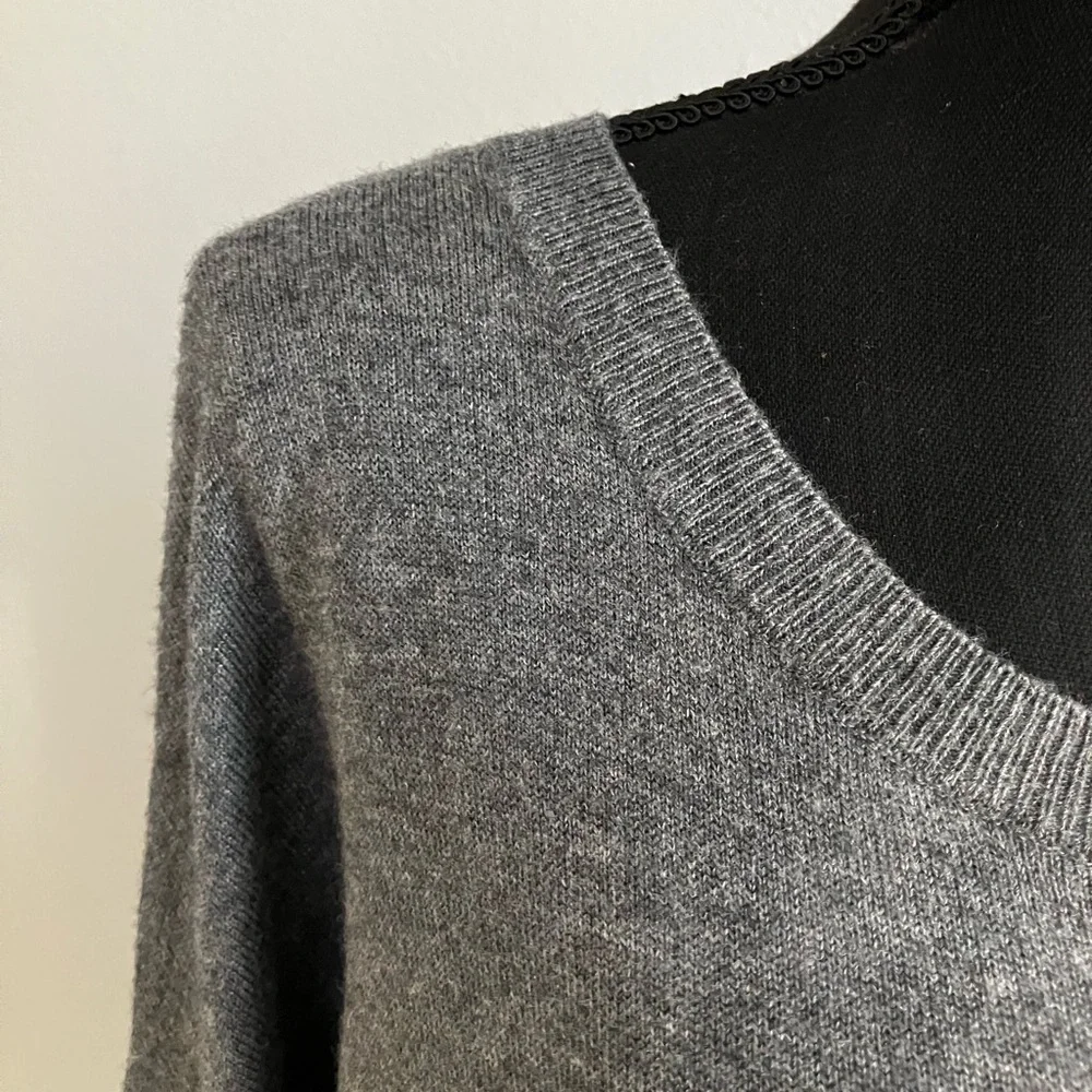 Ellen Tracy grey round neck long sleeve nylon/rayon blend sweater/pullover - Picture 11 of 15